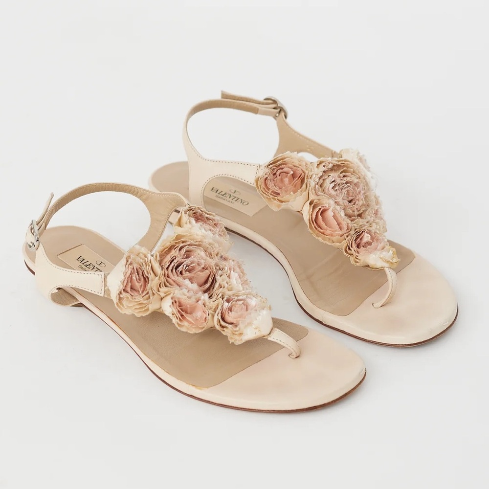 SOLD💫 VESTIAIRE- VALENTINO GARAVANI SANDALS
